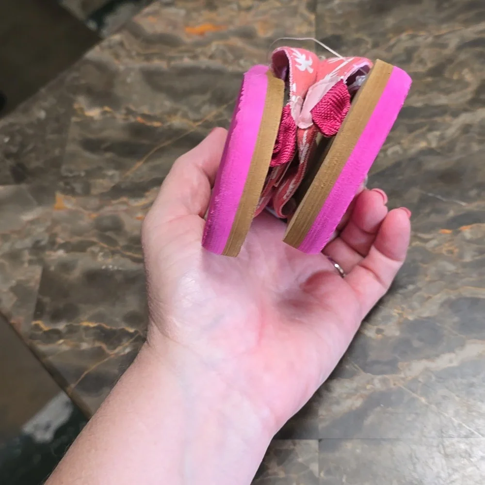 Pink Palm Tree Flip‎ flops  Size 8